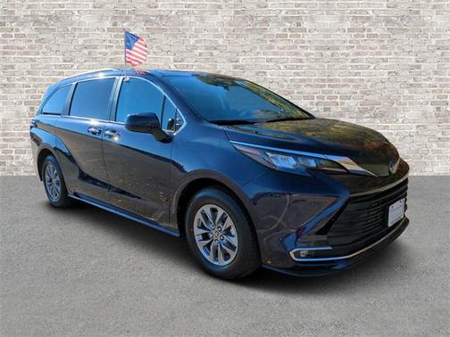 2024 Toyota Sienna XLE