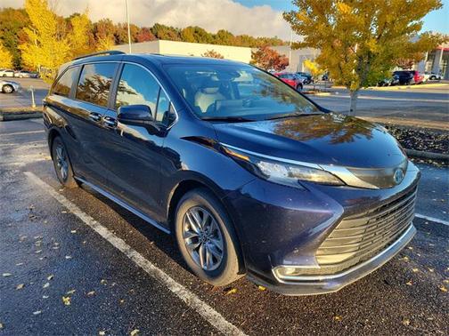 2024 Toyota Sienna XLE