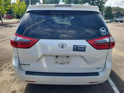 2020 Toyota Sienna XLE