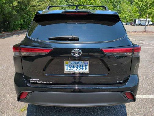 Midnight Black Metallic 2023 Toyota Highlander XLE