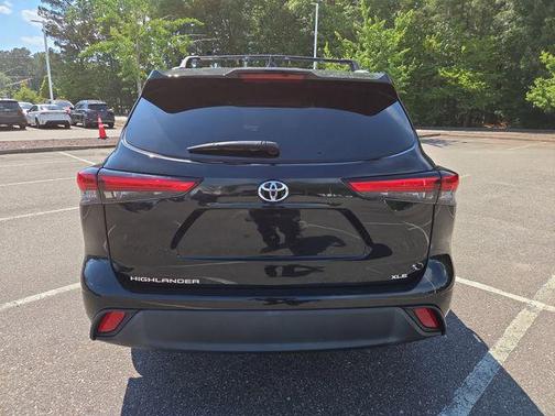 Midnight Black Metallic 2023 Toyota Highlander XLE