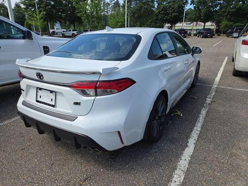 Ice Cap 2024 Toyota Corolla SE