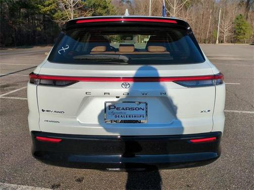 2025 Toyota Crown Signia XLE