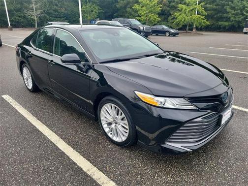 2020 Toyota Camry Hybrid XLE