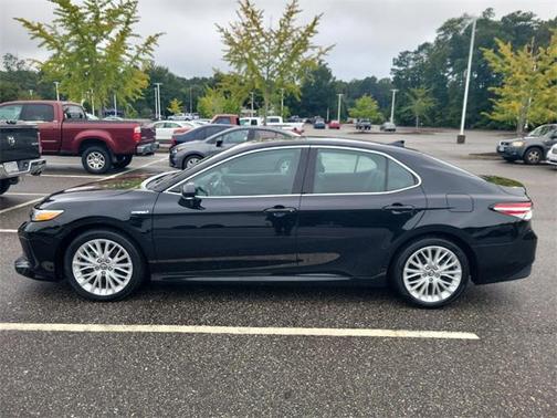 2020 Toyota Camry Hybrid XLE