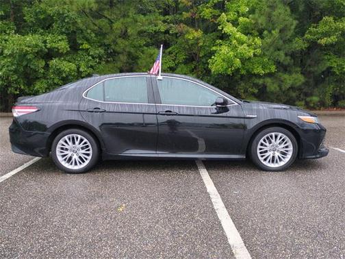 2020 Toyota Camry Hybrid XLE