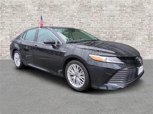 2020 Toyota Camry Hybrid XLE