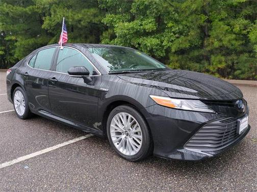 2020 Toyota Camry Hybrid XLE
