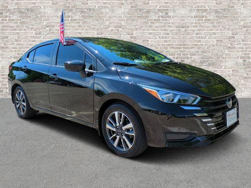 Super Black Metallic 2024 Nissan Versa 1.6 SV