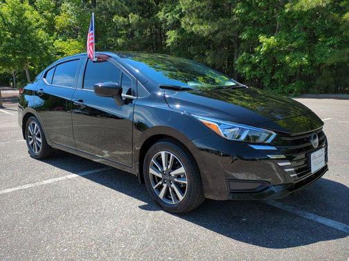 Super Black Metallic 2024 Nissan Versa 1.6 SV