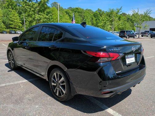 Super Black Metallic 2024 Nissan Versa 1.6 SV