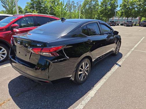 Super Black Metallic 2024 Nissan Versa 1.6 SV