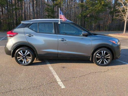 2020 Nissan Kicks SV