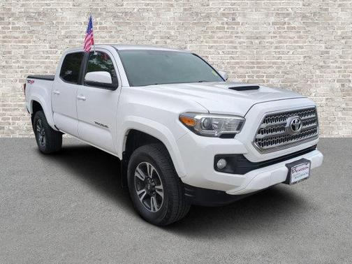 Super White 2016 Toyota Tacoma TRD Sport
