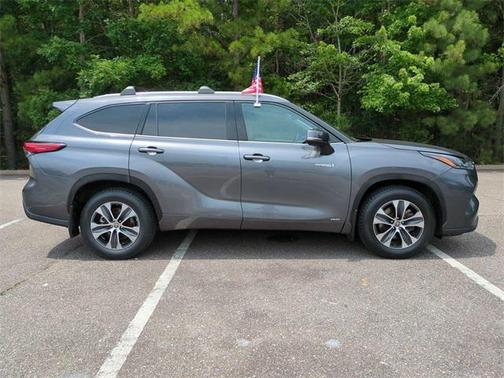2021 Toyota Highlander Hybrid XLE