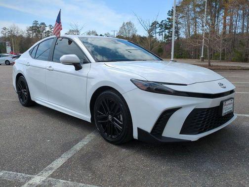 Ice Cap 2025 Toyota Camry SE