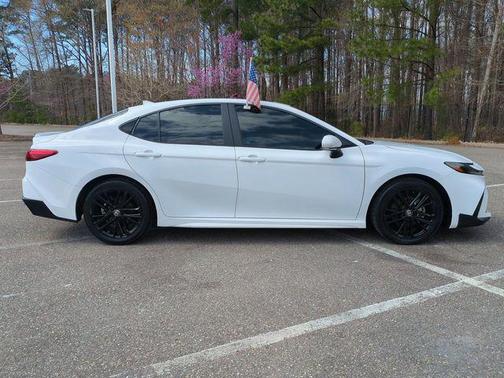 Ice Cap 2025 Toyota Camry SE