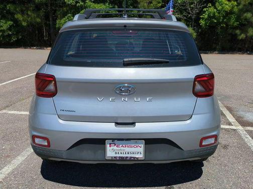 Shimmering Silver 2025 Hyundai VENUE SEL