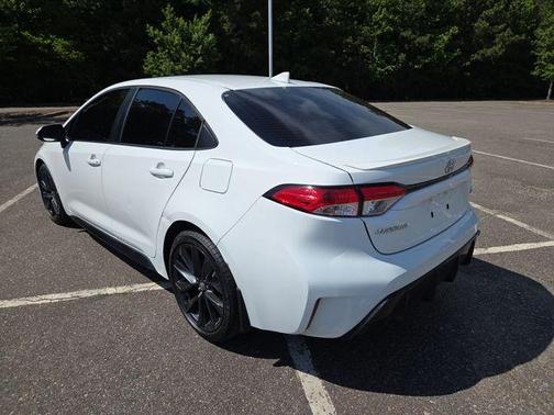 Ice Cap 2024 Toyota Corolla SE