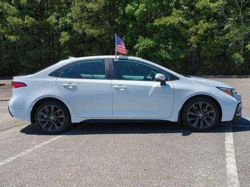 Ice Cap 2024 Toyota Corolla SE