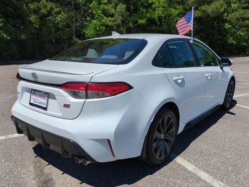Ice Cap 2024 Toyota Corolla SE