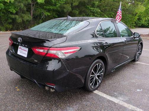 Midnight Black Metallic 2019 Toyota Camry SE