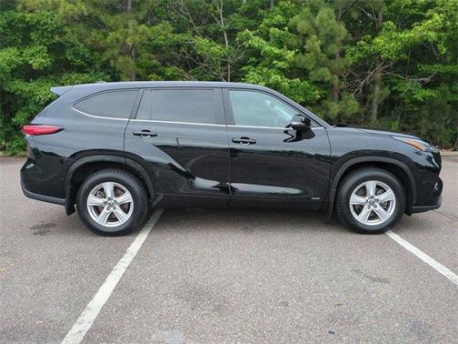 2023 Toyota Highlander Hybrid LE