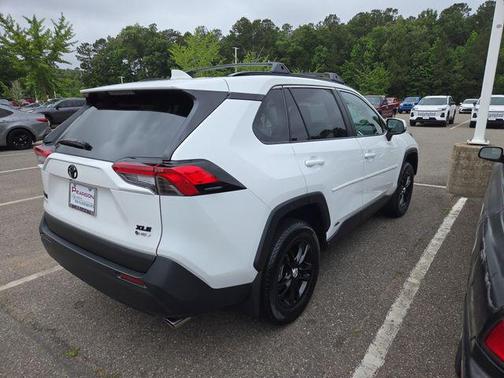 Ice 2025 Toyota RAV4 Hybrid XLE