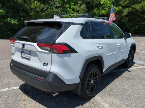 Ice 2025 Toyota RAV4 Hybrid XLE