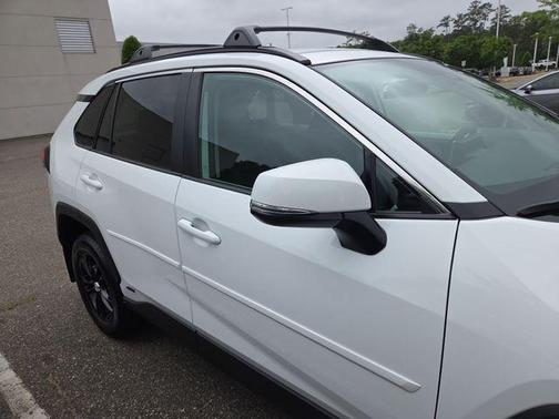 Ice 2025 Toyota RAV4 Hybrid XLE