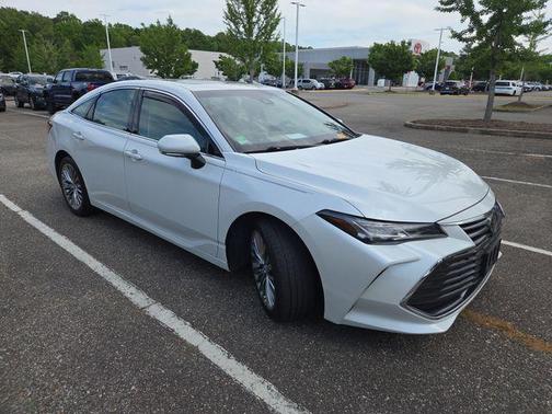 Pearl 2019 Toyota Avalon Limited