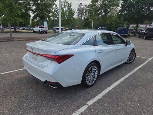 Pearl 2019 Toyota Avalon Limited