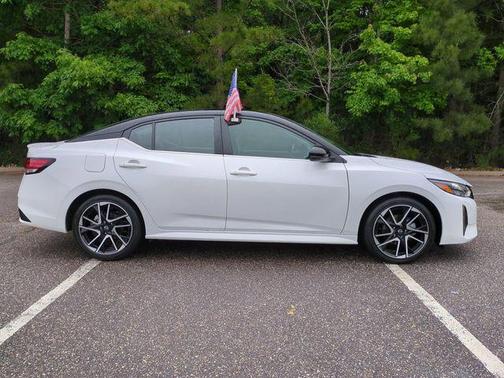 Aspen White 2025 Nissan Sentra SR