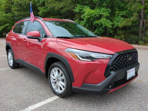 Barcelona Red Metallic 2022 Toyota Corolla Cross LE