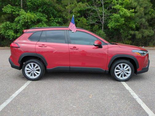 Barcelona Red Metallic 2022 Toyota Corolla Cross LE