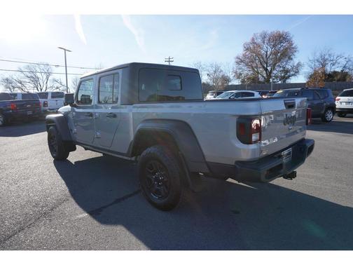 Photo 3 of 22 of 2021 Jeep Gladiator Sport