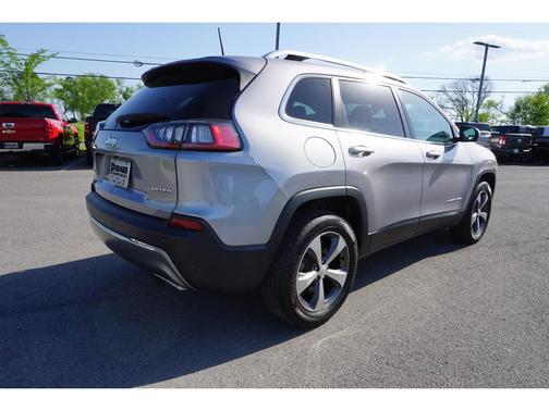 Photo 2 of 22 of 2020 Jeep Cherokee Limited 4WD