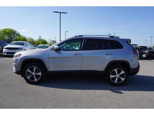 Photo 4 of 22 of 2020 Jeep Cherokee Limited 4WD