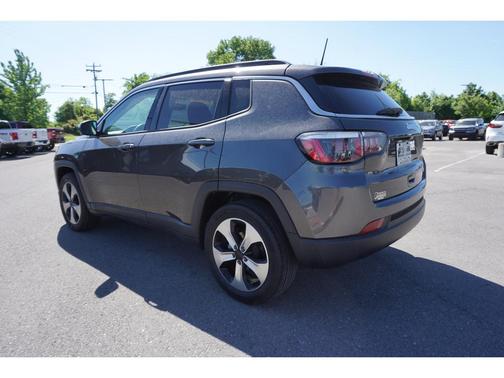 Photo 3 of 22 of 2018 Jeep Compass Latitude