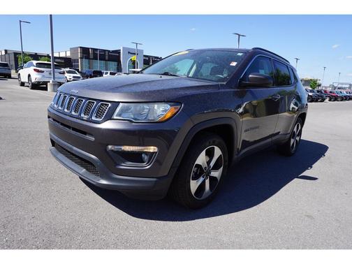 Photo 5 of 22 of 2018 Jeep Compass Latitude