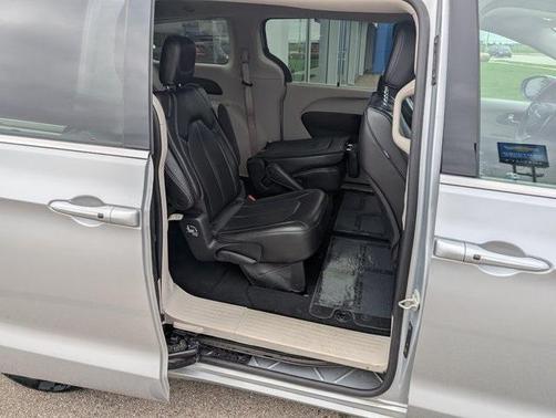 2023 Chrysler Pacifica Touring-L