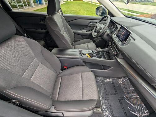 Super Black 2025 Nissan Rogue SV