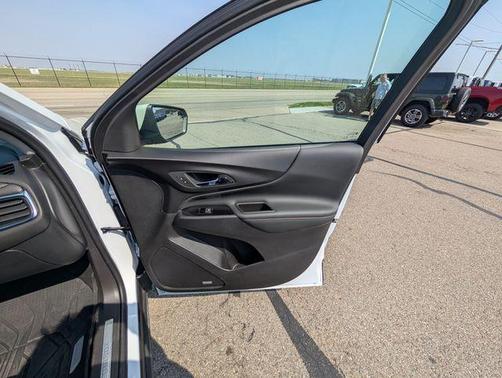 Iridescent Pearl Tricoat 2024 Chevrolet Equinox Premier