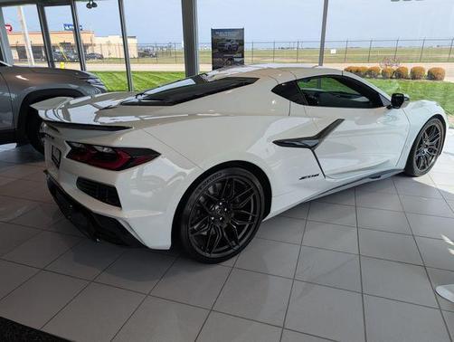 Arctic White 2024 Chevrolet Corvette Z06