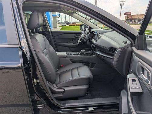 Super Black 2025 Nissan Rogue SV