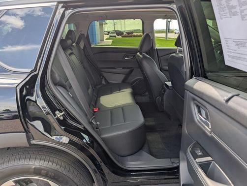 Super Black 2025 Nissan Rogue SV