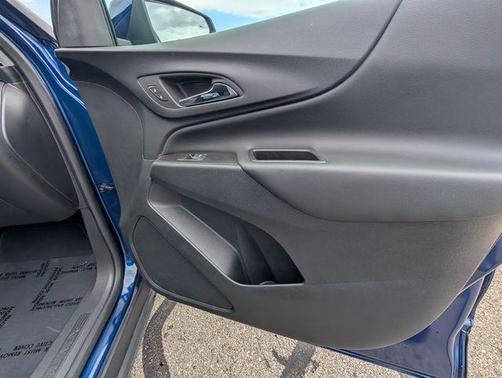 Blue Glow Metallic 2022 Chevrolet Equinox 1LT