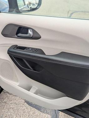 2021 Chrysler Pacifica Touring-L