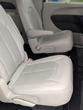 2021 Chrysler Pacifica Touring-L