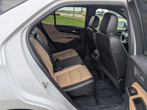 Iridescent Pearl Tricoat 2022 Chevrolet Equinox Premier